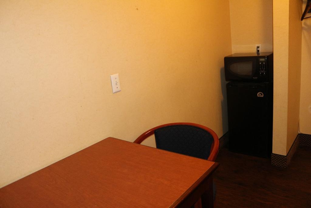 Magnolia Bay Hotel & Suites Jonesboro Buitenkant foto