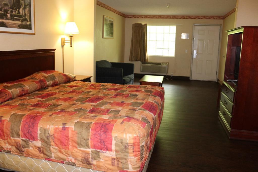 Magnolia Bay Hotel & Suites Jonesboro Buitenkant foto