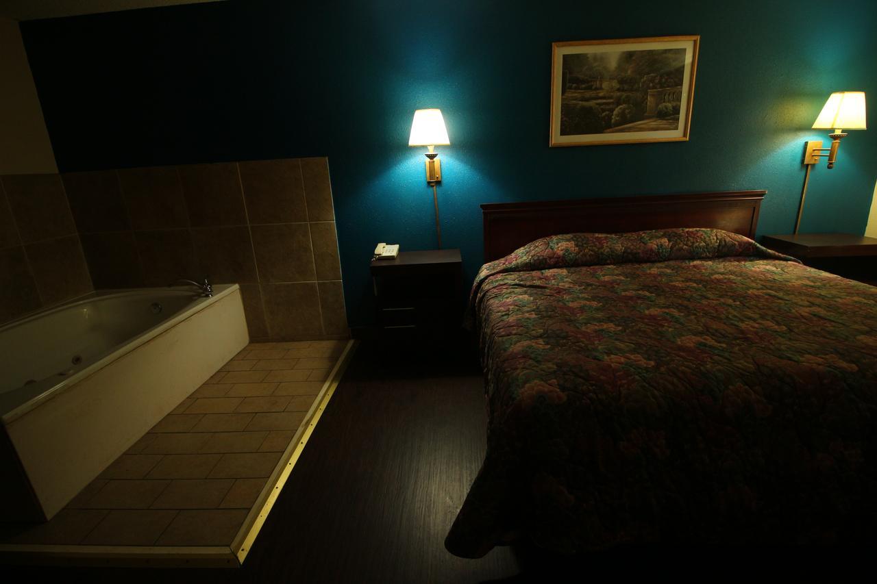 Magnolia Bay Hotel & Suites Jonesboro Buitenkant foto