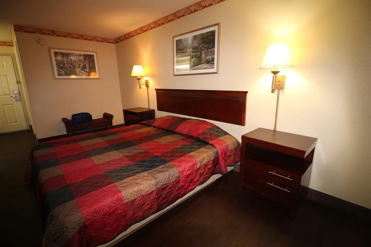Magnolia Bay Hotel & Suites Jonesboro Buitenkant foto